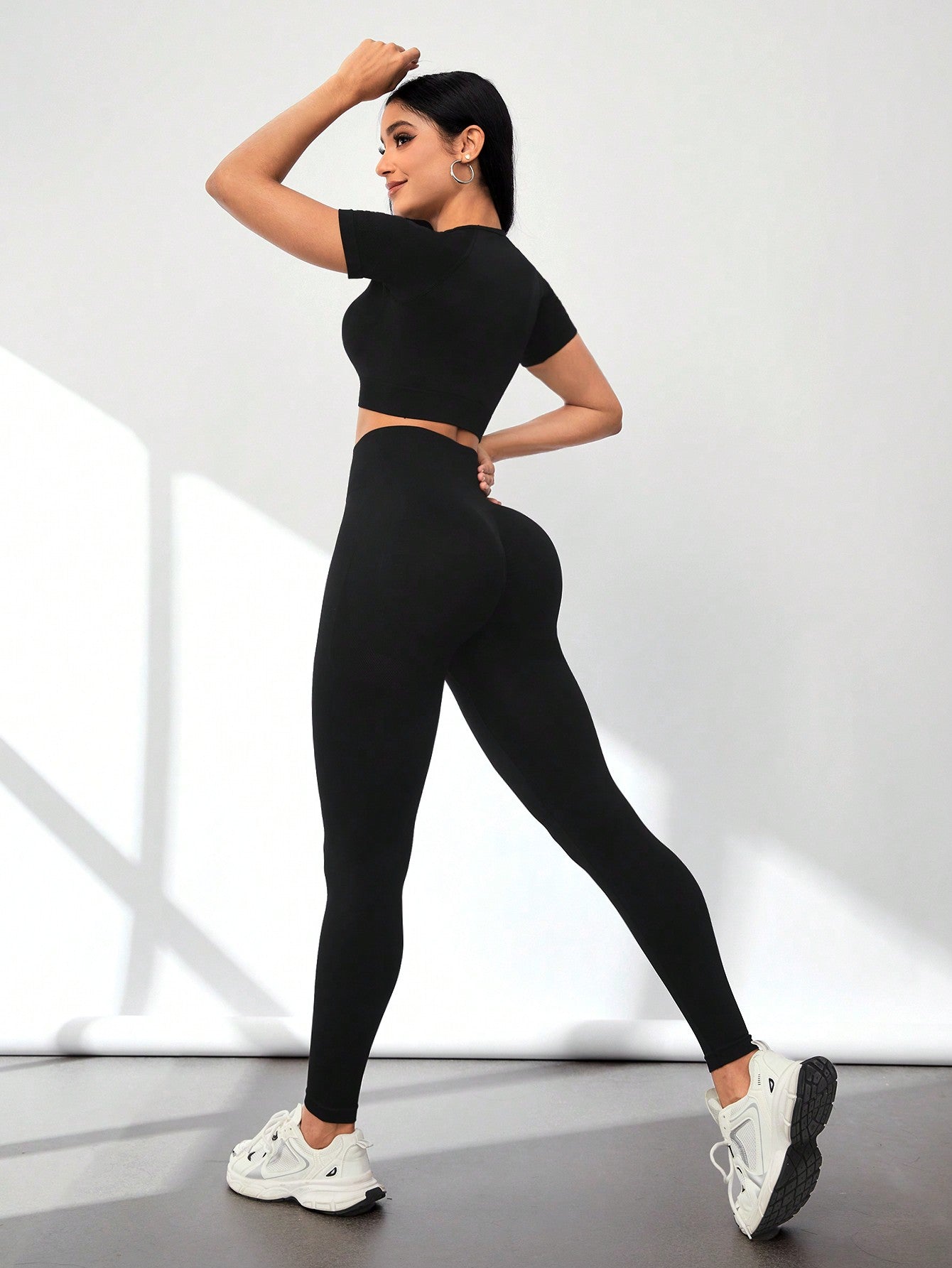 Yoga Basic Remera Corta Y Leggings Sólidos