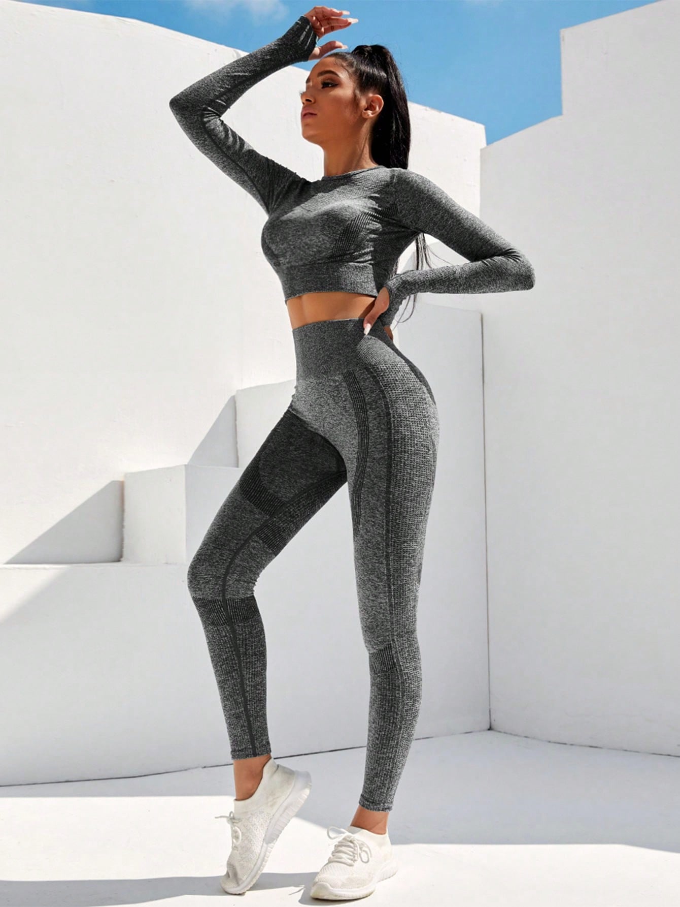 Yoga Trendy Conjunto De Camiseta Deportiva Y Leggings Sin Costuras De Alta Elasticidad Con Holeria Para El Pulgar