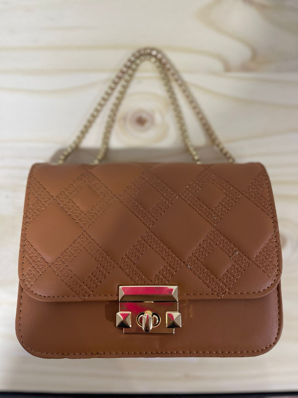 Bolso Acolchado Elegancia Camel