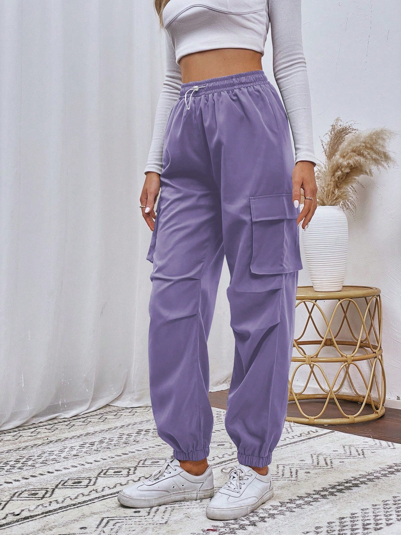 SHEIN Essnce Pantalones cargo con bolsillo lateral con solapa
