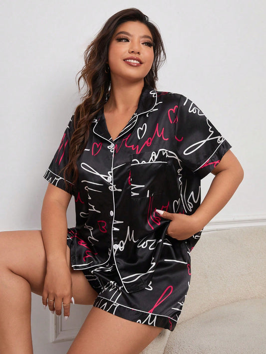 Juego De Camisa De Manga Corta Y Pantalones Cortos De Satén De Imitación De Talla Grande Con Estampado De Letras Y Corazones