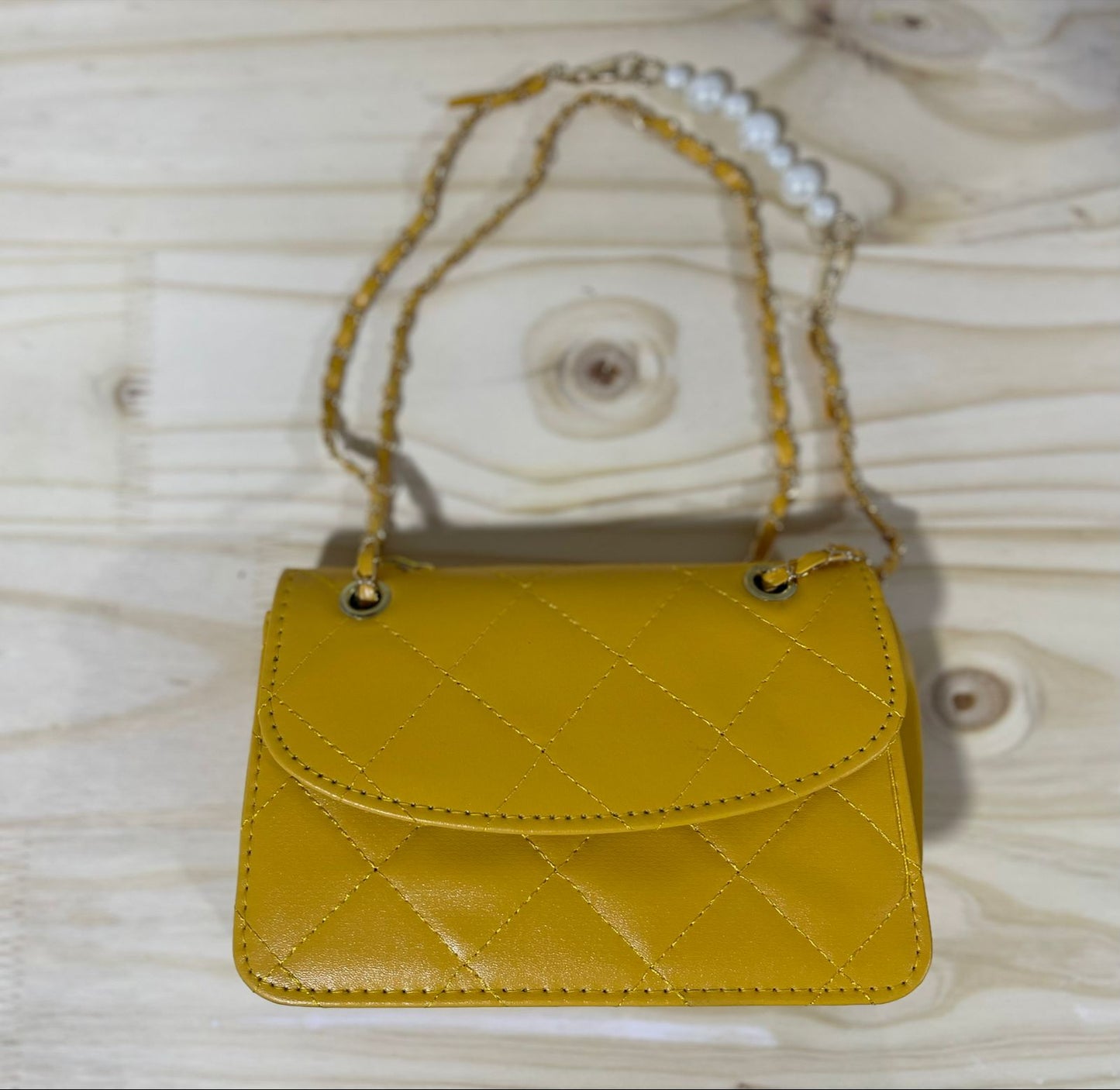 Bolso Acolchado Elegancia Mostaza