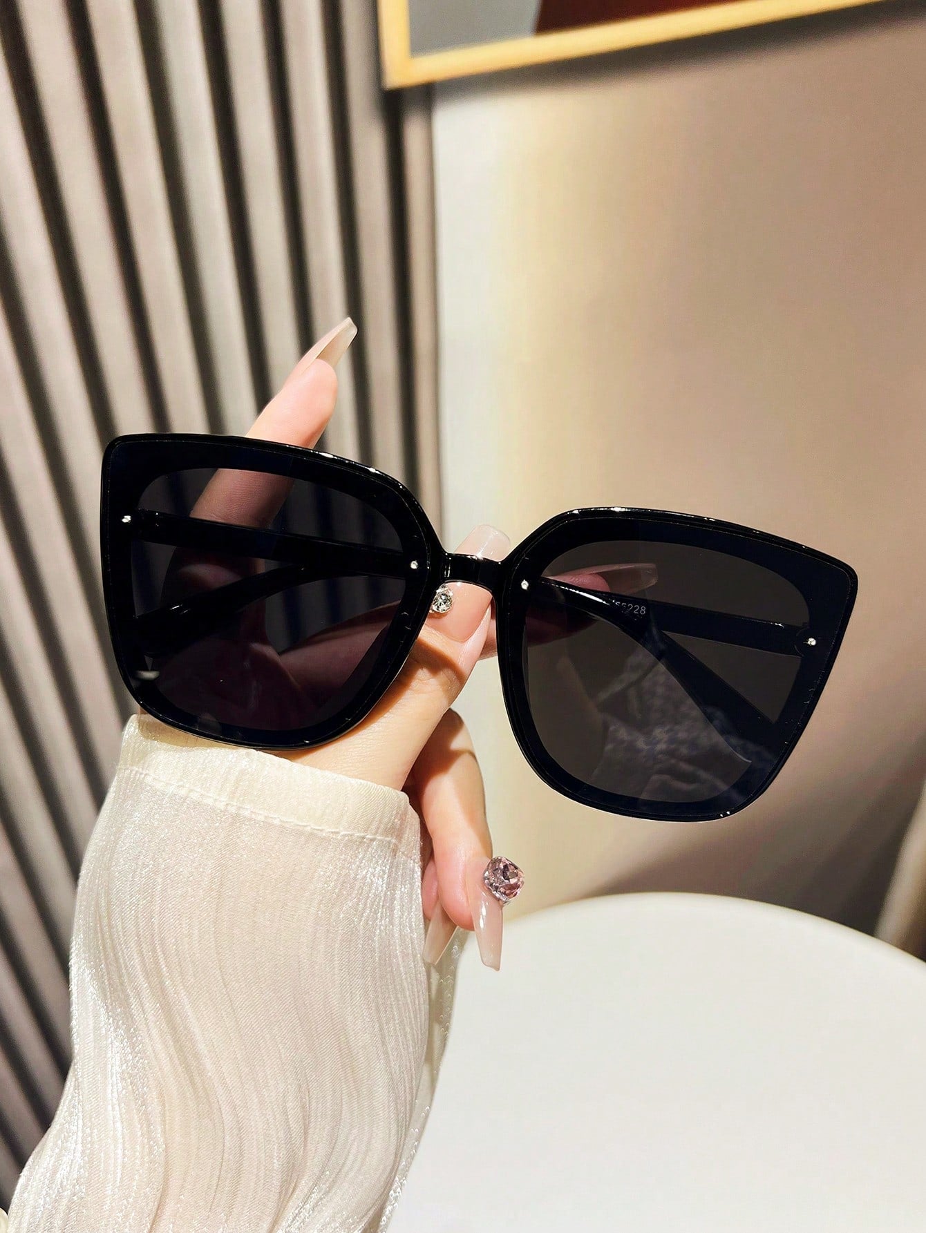 1 par de gafas de sol de moda y lujo con forma de ojo de gato cuadrada para mujer