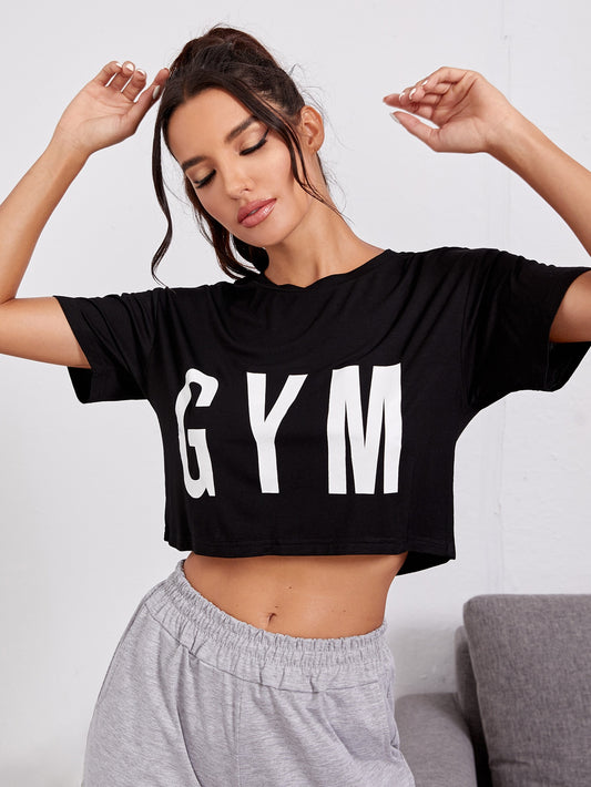 Camiseta deportiva corta con estampado de letra
