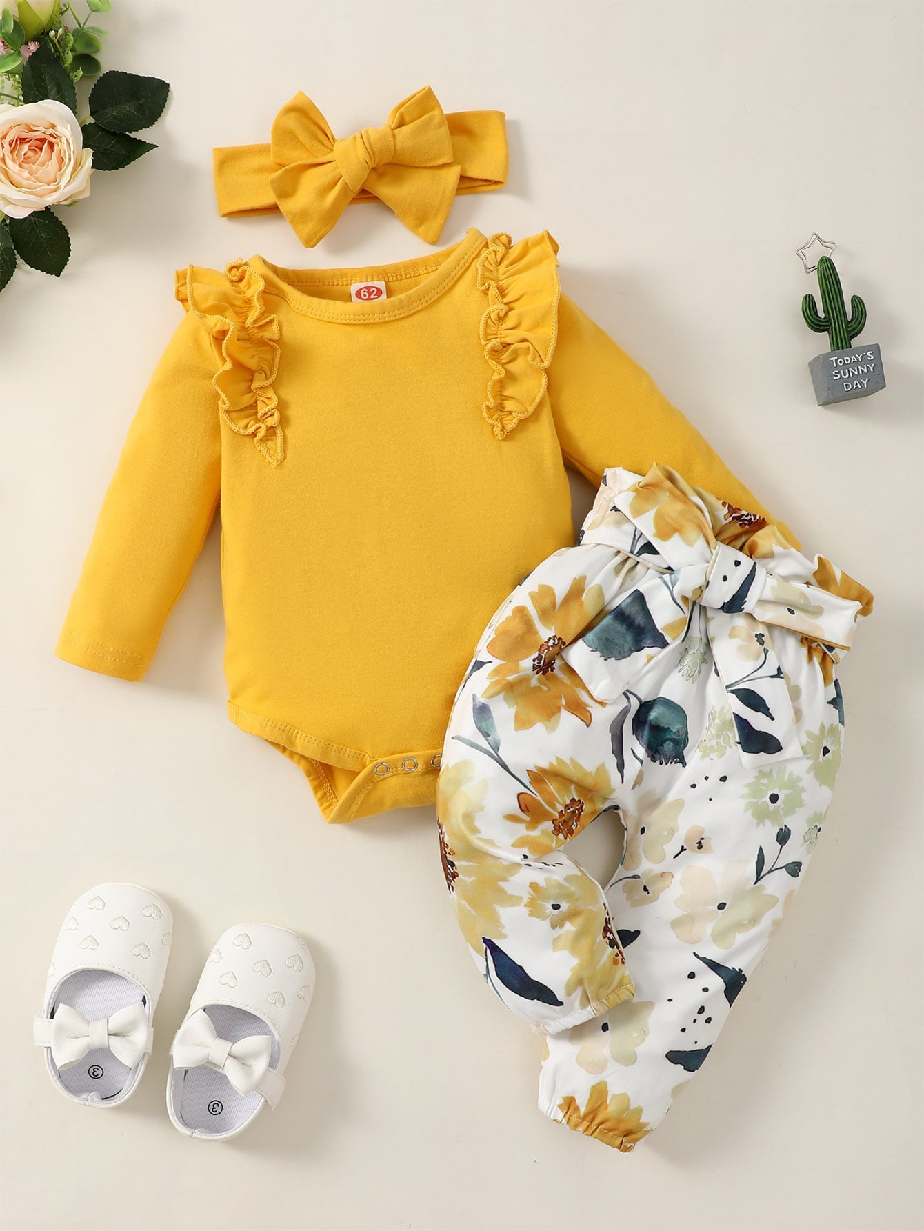 Body ribete con fruncido con pantalones con cinturón de cintura con volante con estampado floral con diadema