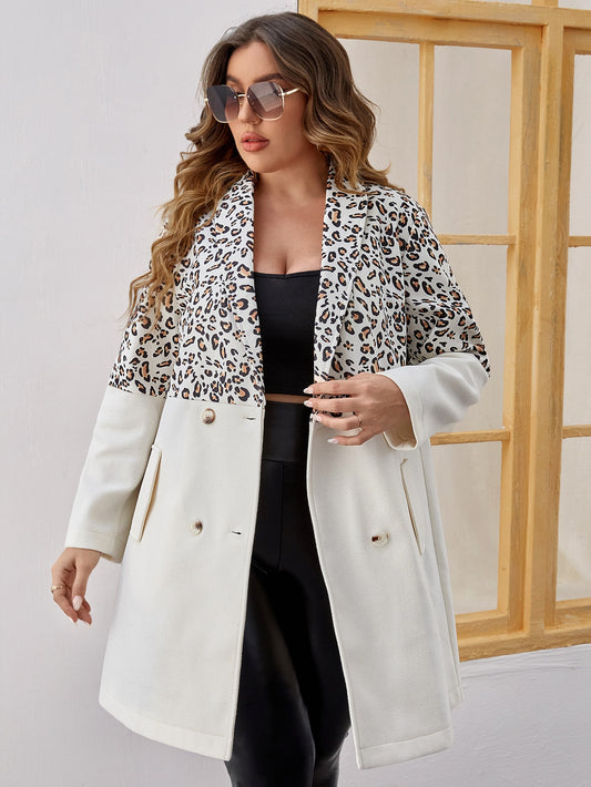 Abrigo con estampado de leopardo de doble botonadura