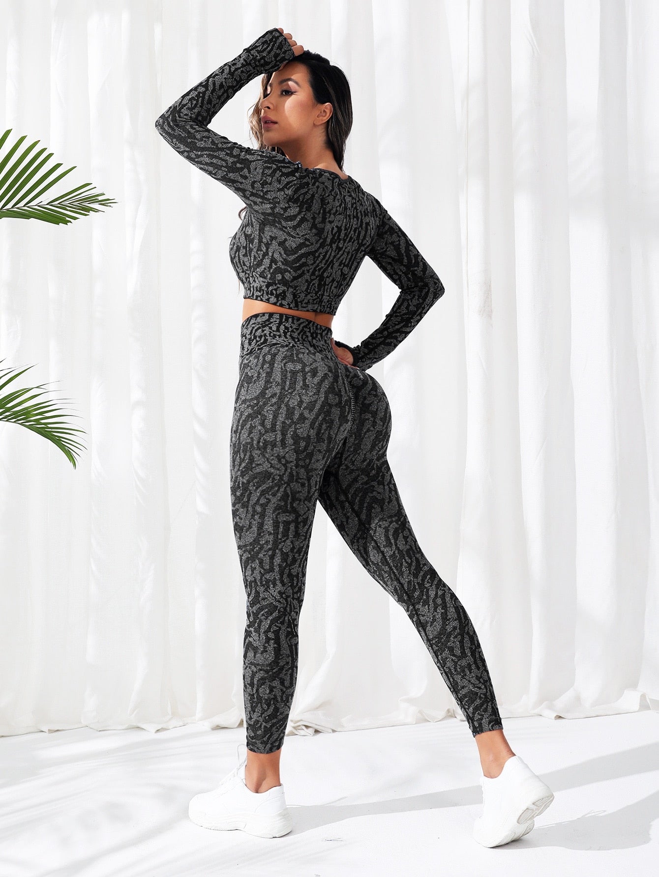 Conjunto deportivo agujero para el pulgar con estampado