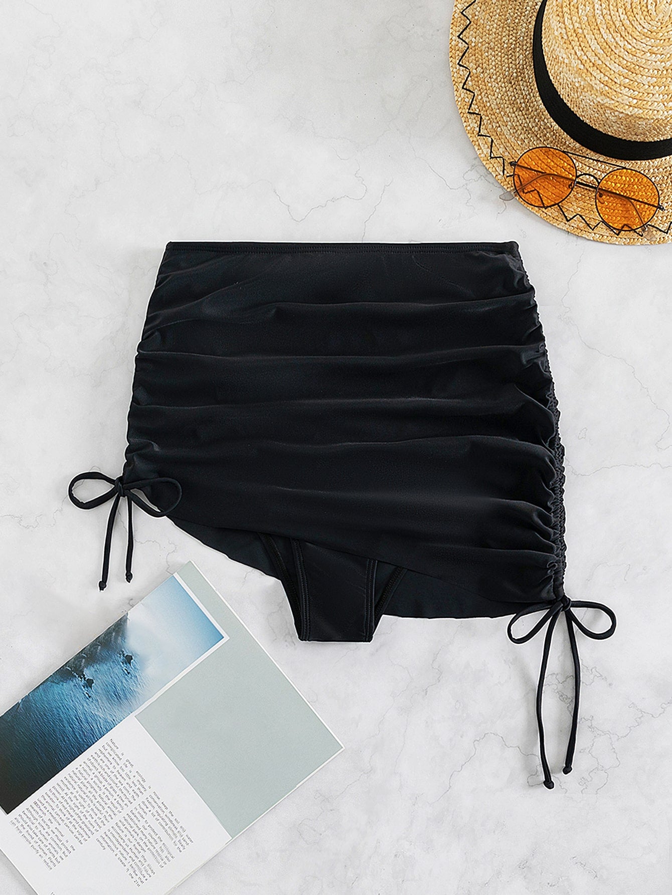 Bottom de bikini con cordón lateral