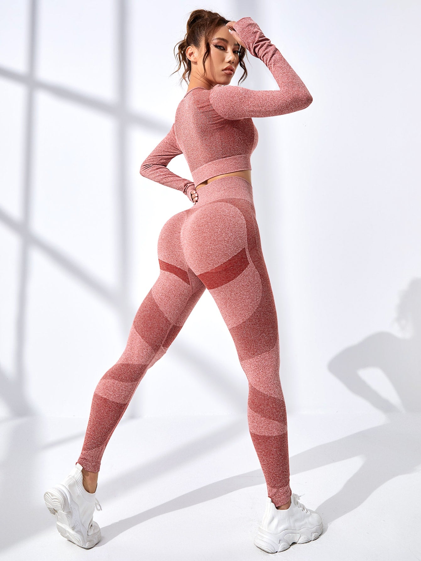 Leggings con camiseta deportiva inconsútil con estiramiento alto agujeros para pulgares