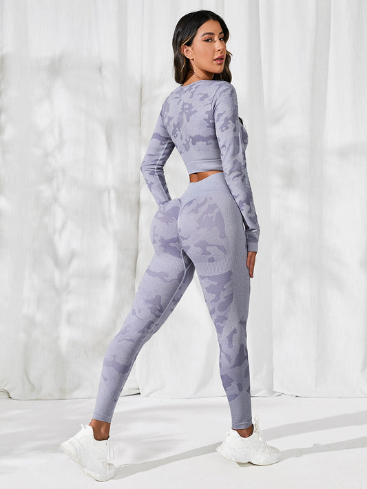 Conjunto deportivo inconsútil con estampado de camuflaje control de barriga
