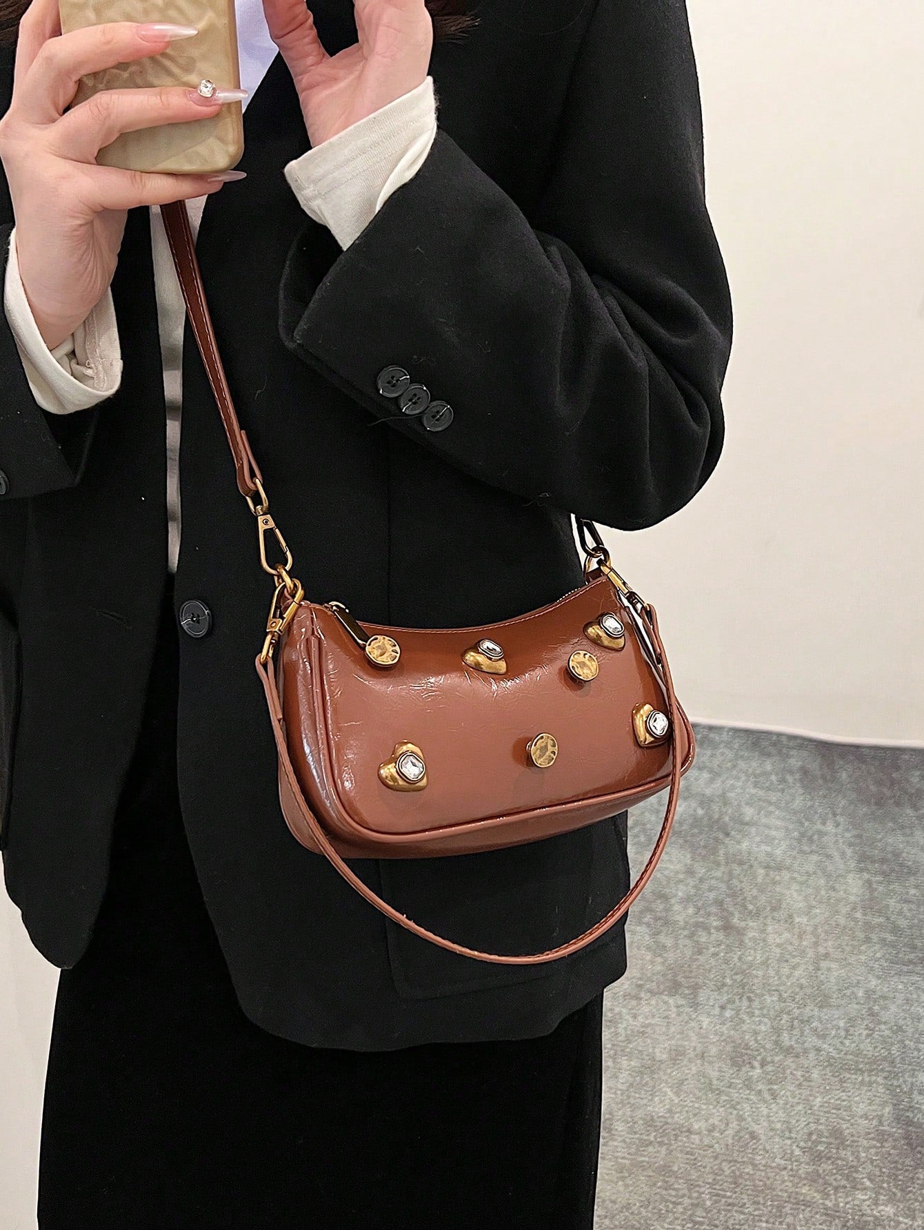 Bolso Bandolera De Un Solo Hombro Con Insignia De Moda Para Mujer De Color Sólido De Pu De Invierno, Bolso De Hombro Elegante Informal Y De Viaje Urbano, Bolso Cruzado Versátil Impermeable Para Mujer Con Forma De Concha